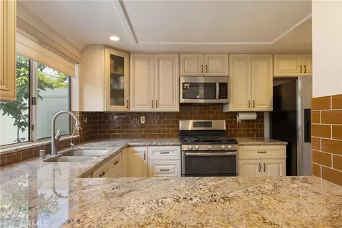 Kitchen - 427 Fig Ln, Monrovia, CA 91016 photo 3 of 3