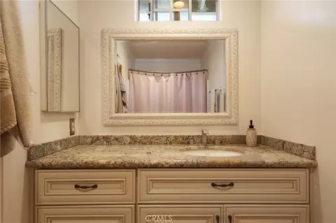 Bath - 427 Fig Ln, Monrovia, CA 91016 photo 2 of 4