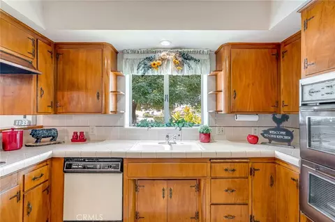 Kitchen - 205 W Longden, Arcadia, CA 91007 photo 2 of 3
