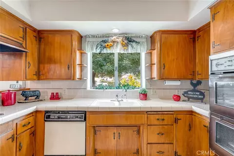 Kitchen - 205 W Longden, Arcadia, CA 91007 photo 2 of 3