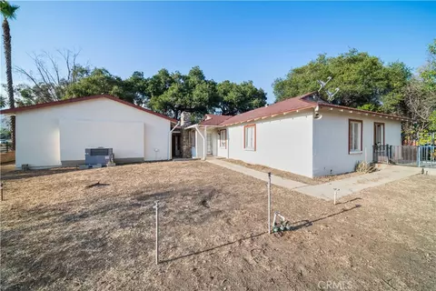 Exterior - 1449 E Bennett Ave, Glendora, CA 91741 photo 8 of 29