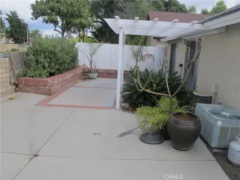 Exterior - 668 N Quince, Rialto, CA 92376 photo 3 of 4