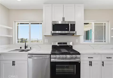Kitchen - 25735 Santa Rosa Rd, Apple Valley, CA 92308 photo 4 of 4