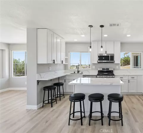 Kitchen - 25735 Santa Rosa Rd, Apple Valley, CA 92308 photo 2 of 4
