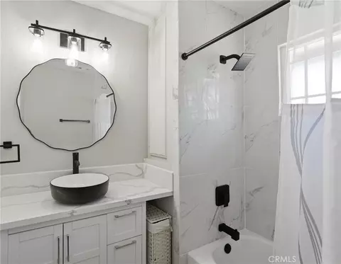 Bath - 25735 Santa Rosa Rd, Apple Valley, CA 92308 photo 2 of 2