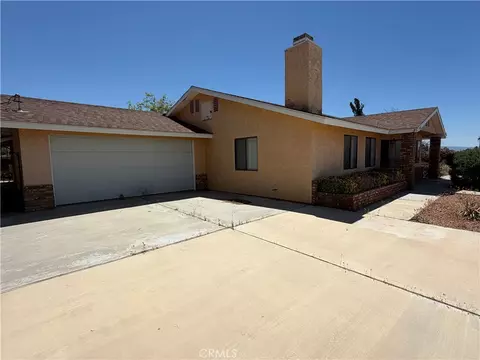 Exterior - 15976 Acoma, Apple Valley, CA 92307 photo 2 of 4