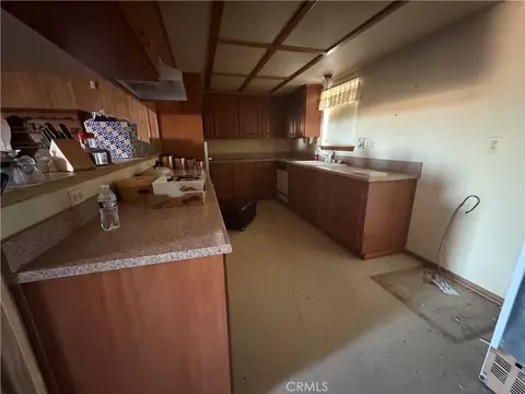 Kitchen - 15976 Acoma, Apple Valley, CA 92307 photo 1 of 1