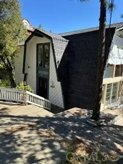 1083 Nadelhorn Dr, Lake Arrowhead, CA 92352