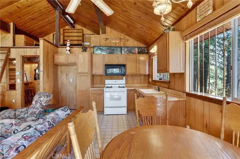 Kitchen - 858 Poe Ct, Lake Arrowhead, CA 92352 photo 1 of 1
