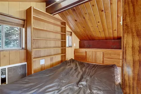 Bedroom - 858 Poe Ct, Lake Arrowhead, CA 92352 photo 1 of 5