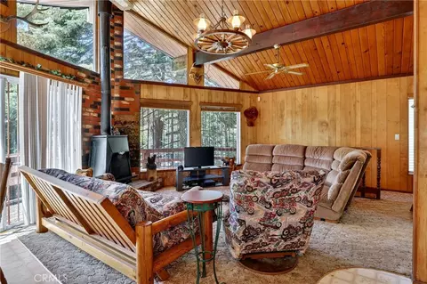 Living - 858 Poe Ct, Lake Arrowhead, CA 92352 photo 5 of 7