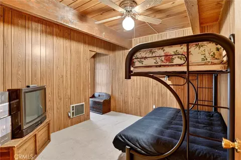 Bedroom - 858 Poe Ct, Lake Arrowhead, CA 92352 photo 2 of 5
