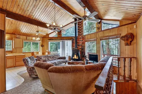 Living - 858 Poe Ct, Lake Arrowhead, CA 92352 photo 2 of 7