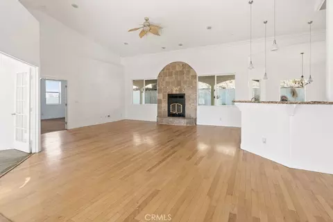 Living - 17788 Buckthorn, Hesperia, CA 92345 photo 4 of 6