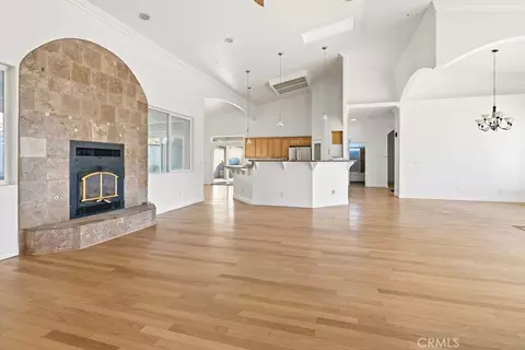 Living - 17788 Buckthorn, Hesperia, CA 92345 photo 2 of 6