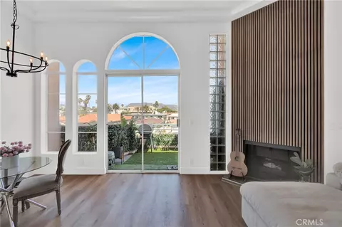 4830 Elmwood Ave #302, Los Angeles, CA 90004