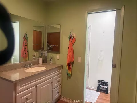 Bath - 822 E Virginia St, Rialto, CA 92376 photo 2 of 4