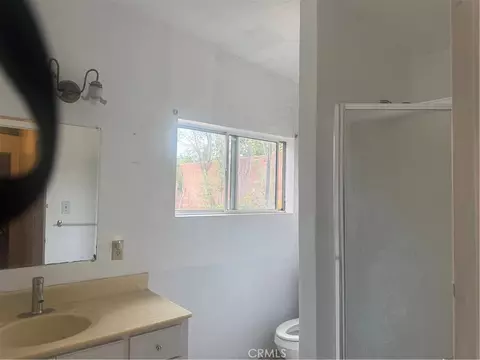 Bath - 822 E Virginia St, Rialto, CA 92376 photo 3 of 4