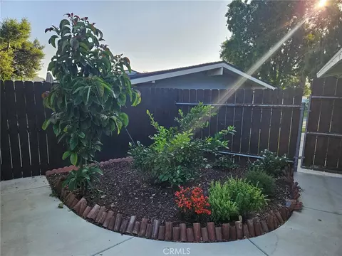 1252 E Walnut, Glendora, CA 91741 photo 2