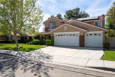2832 W Pondera St, Lancaster, CA 93536