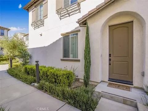 5604 Altamura #6, Fontana, CA 92336