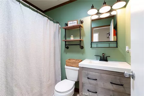 Bath - 2832 Litchfield, Riverside, CA 92503 photo 2 of 2