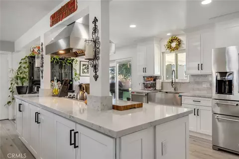 Kitchen - 8758 Deep Crk, Apple Valley, CA 92308 photo 4 of 4