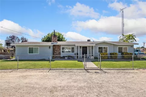 8758 Deep Crk, Apple Valley, CA 92308