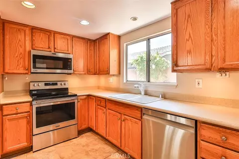 1013 N Cummings Rd, Covina, CA 91724
