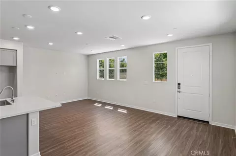 Living - 9198 Waverly Ln, Riverside, CA 92503 photo 2 of 3