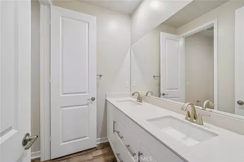 Bath - 9194 Waverly Ln, Riverside, CA 92503 photo 1 of 3