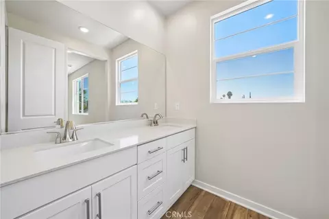 Bath - 9194 Waverly Ln, Riverside, CA 92503 photo 3 of 3