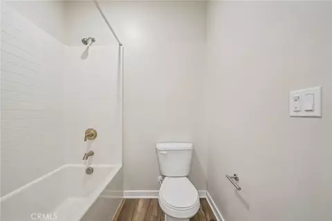 Bath - 9194 Waverly Ln, Riverside, CA 92503 photo 2 of 3