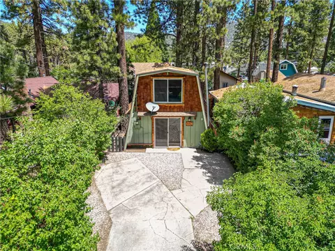 327 W Country Clb, Big Bear City, CA 92314