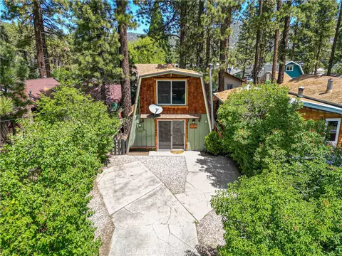 327 W Country Clb, Big Bear City, CA 92314