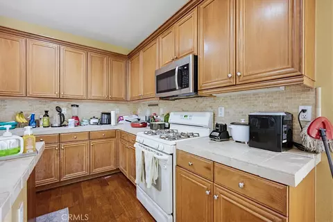 Kitchen - 1747 Palermo Dr, Riverside, CA 92507 photo 2 of 4