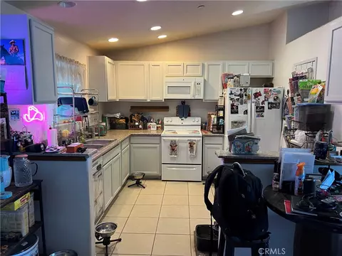 Kitchen - 2825 Del Rosa Rd, Phelan, CA 92371 photo 2 of 9