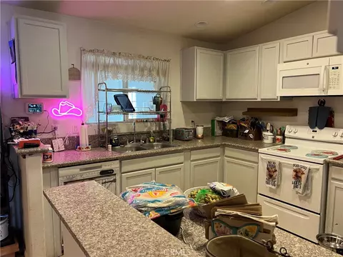Kitchen - 2825 Del Rosa Rd, Phelan, CA 92371 photo 5 of 9