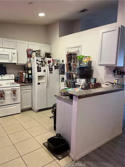 Kitchen - 2825 Del Rosa Rd, Phelan, CA 92371 photo 6 of 9