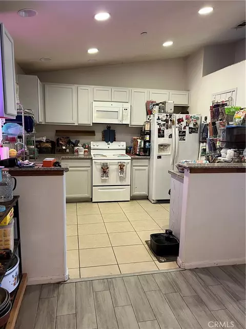 Kitchen - 2825 Del Rosa Rd, Phelan, CA 92371 photo 7 of 9
