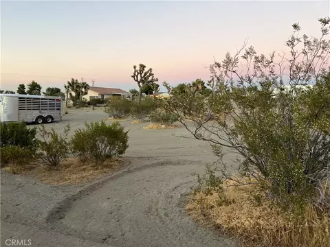 Exterior - 2825 Del Rosa Rd, Phelan, CA 92371 photo 4 of 7