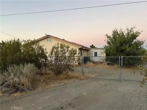 Exterior - 2825 Del Rosa Rd, Phelan, CA 92371 photo 3 of 7