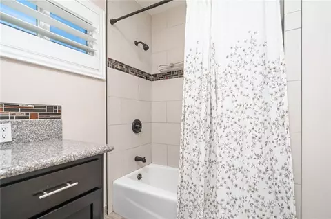 Bath - 17481 Filbert, Fontana, CA 92335 photo 2 of 4