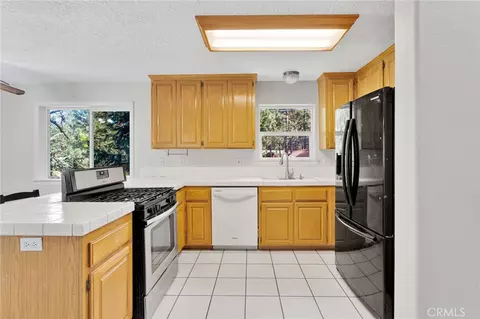 Kitchen - 1661 Virginia St, Wrightwood, CA 92397 photo 2 of 2