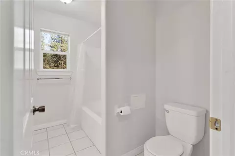 Bath - 1661 Virginia St, Wrightwood, CA 92397 photo 3 of 5