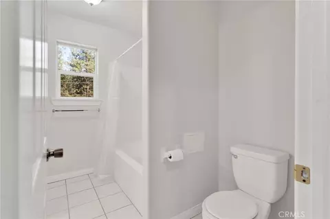 Bath - 1661 Virginia St, Wrightwood, CA 92397 photo 3 of 5