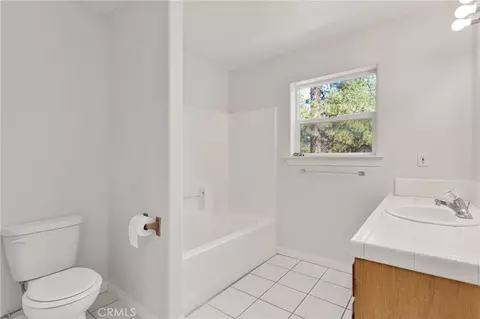 Bath - 1661 Virginia St, Wrightwood, CA 92397 photo 1 of 5