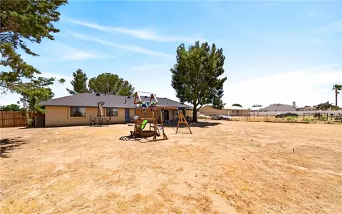 Exterior - 17930 Seaforth St, Hesperia, CA 92345 photo 12 of 16