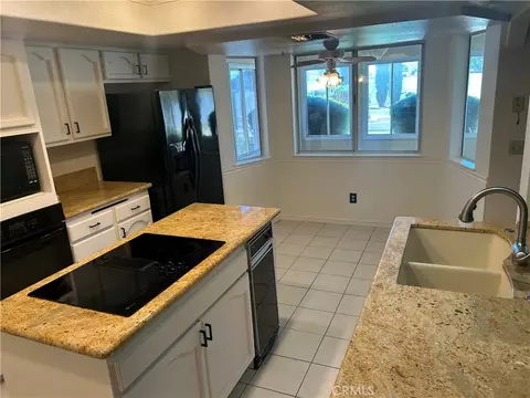 Kitchen - 20187 Itasca, Apple Valley, CA 92308 photo 2 of 3