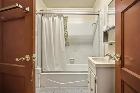 Bath - 249 N 10th, Upland, CA 91786 photo 2 of 3